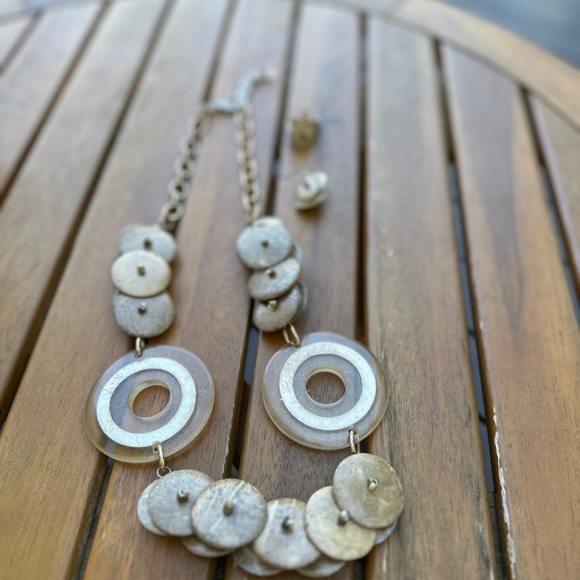 SOLD Shell & Wood Jewelry Lot - Picture 14 of 16